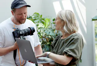 Rob and Pam chatting at a photoshoot